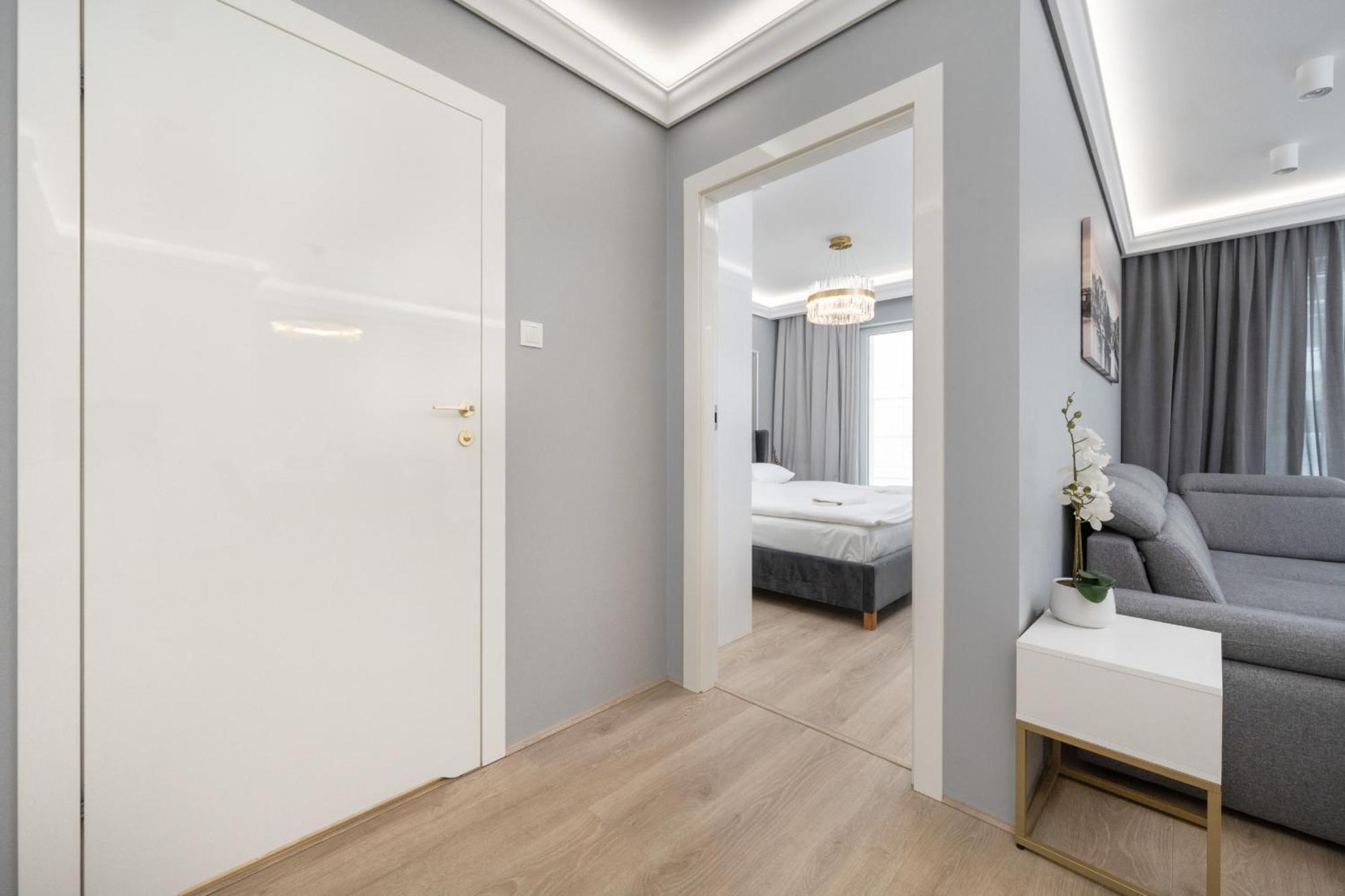 Elegant Apartment With Balcony By The Oder River In Wroclaw By Renters Prestige Exterior foto