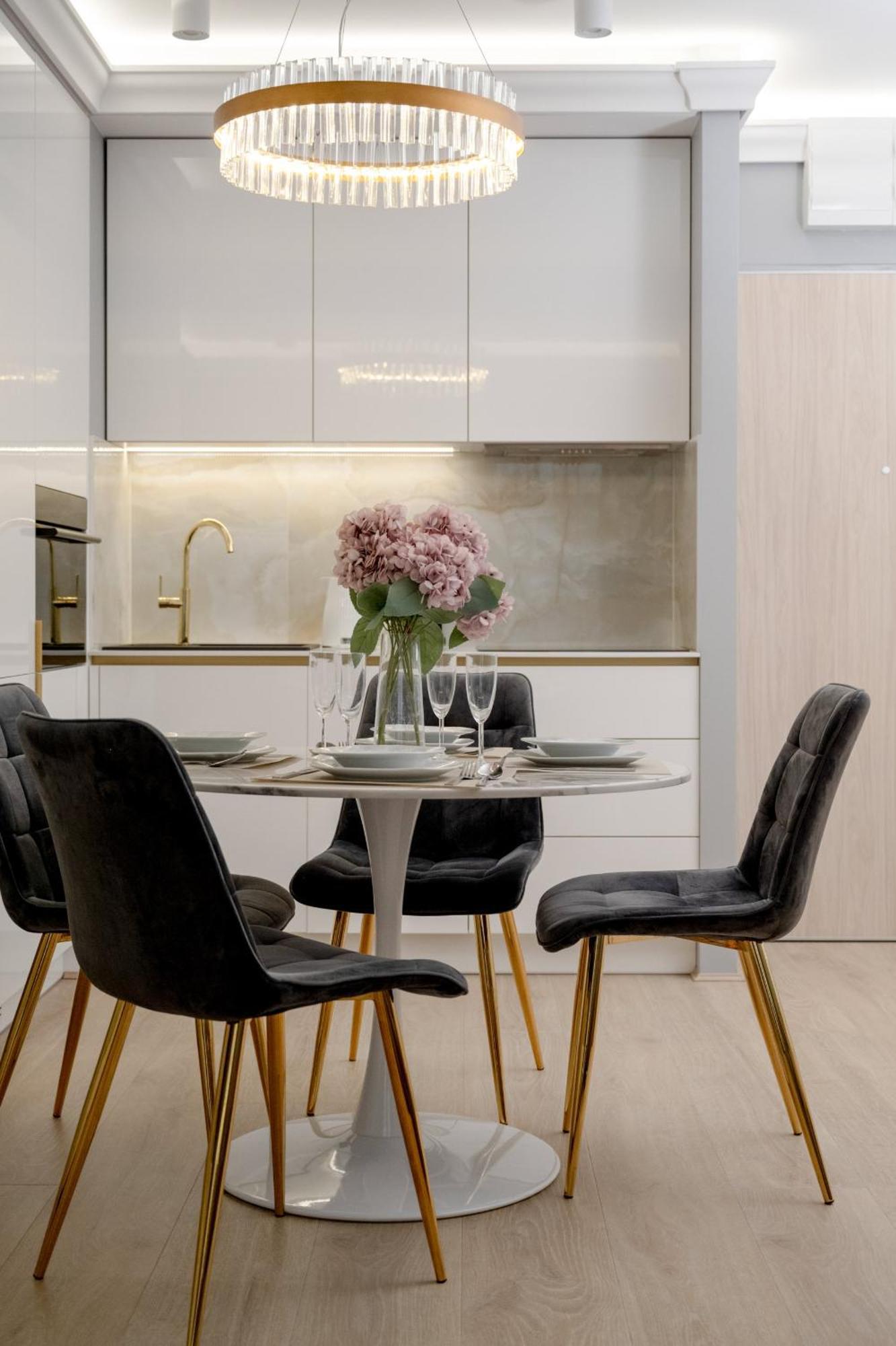 Elegant Apartment With Balcony By The Oder River In Wroclaw By Renters Prestige Exterior foto