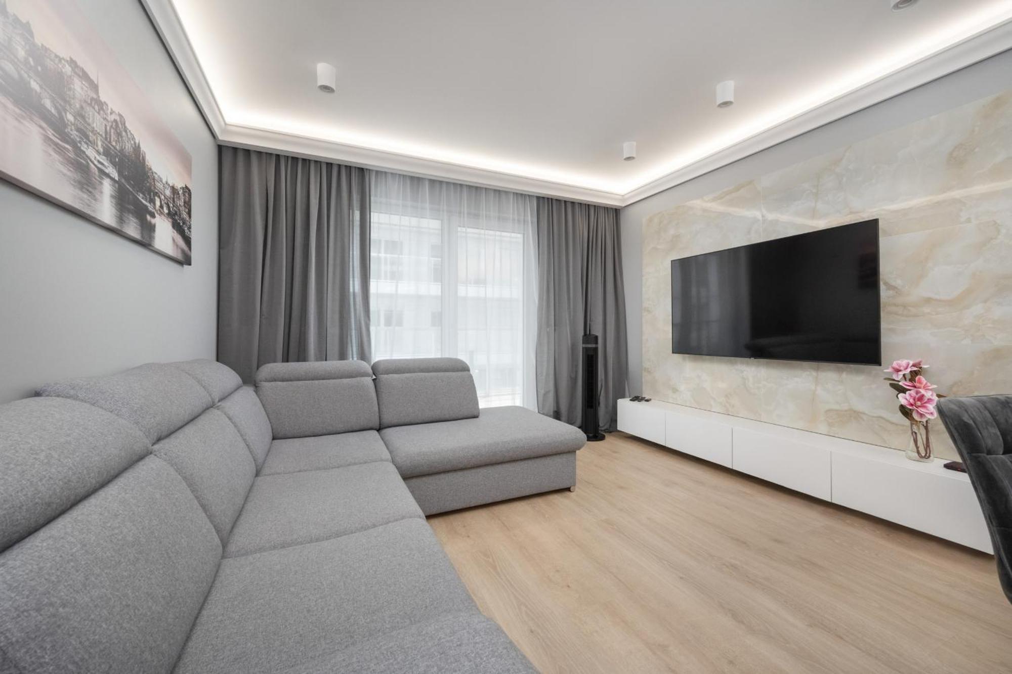 Elegant Apartment With Balcony By The Oder River In Wroclaw By Renters Prestige Exterior foto